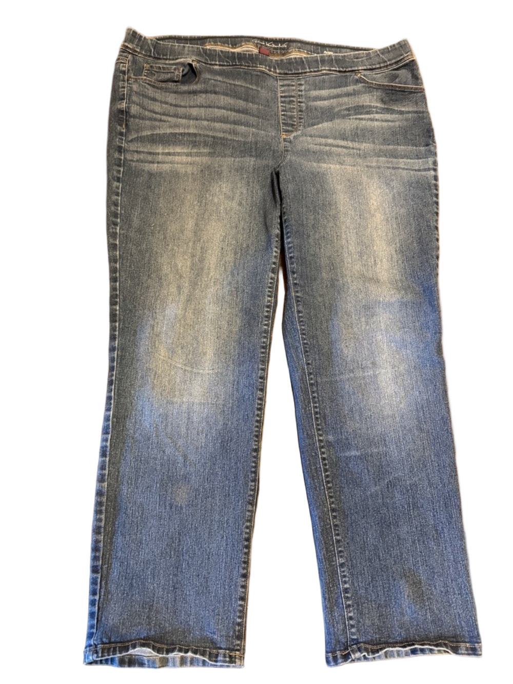 Gloria Vanderbilt Avery Straight Leg Slimming Effect Jeans in Medium Blue Wash